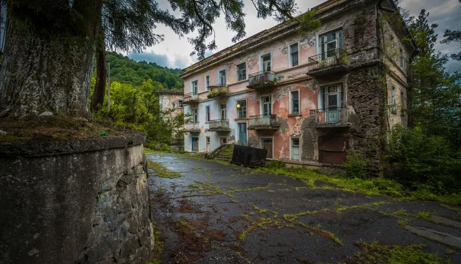 Город ткварчели абхазия сегодня фото