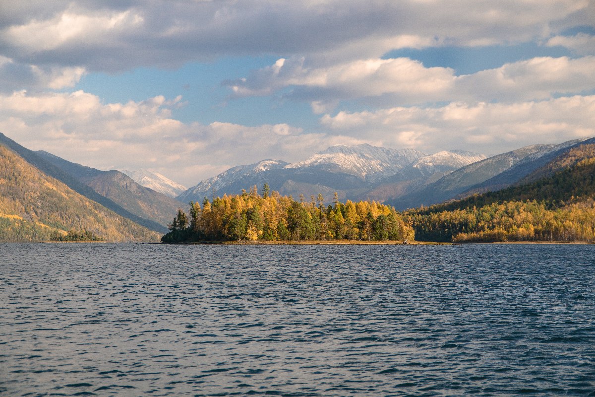 Остров Хакусы на Байкале